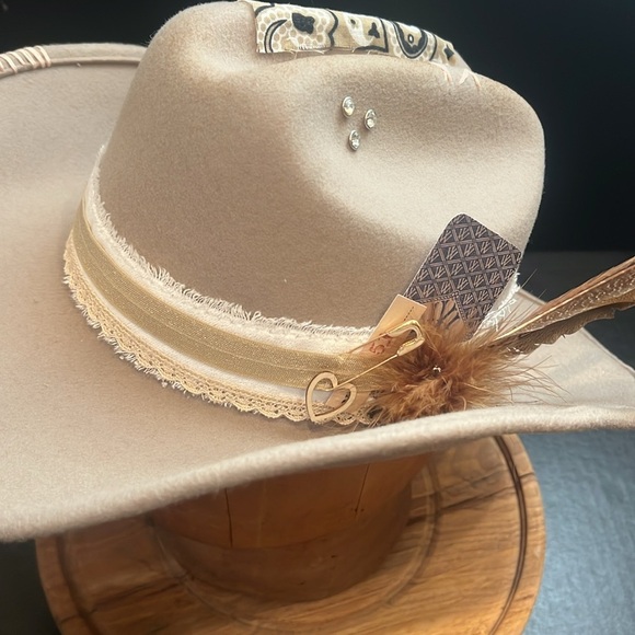 Handmade One of a Kind Decorated 100% Wool Beige Cowgirl Hat w/Lace & Feathers - Picture 3 of 10